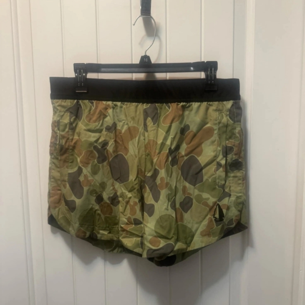 Tachuntfish Shorts Women’s Large Green Brown Camo Elastic Waist Stretch Athletic